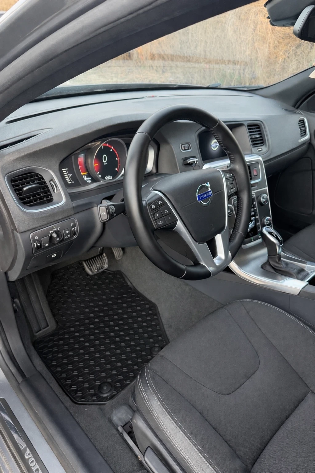 Volvo V60 Cross Country 2.0 D3, снимка 6 - Автомобили и джипове - 53801734