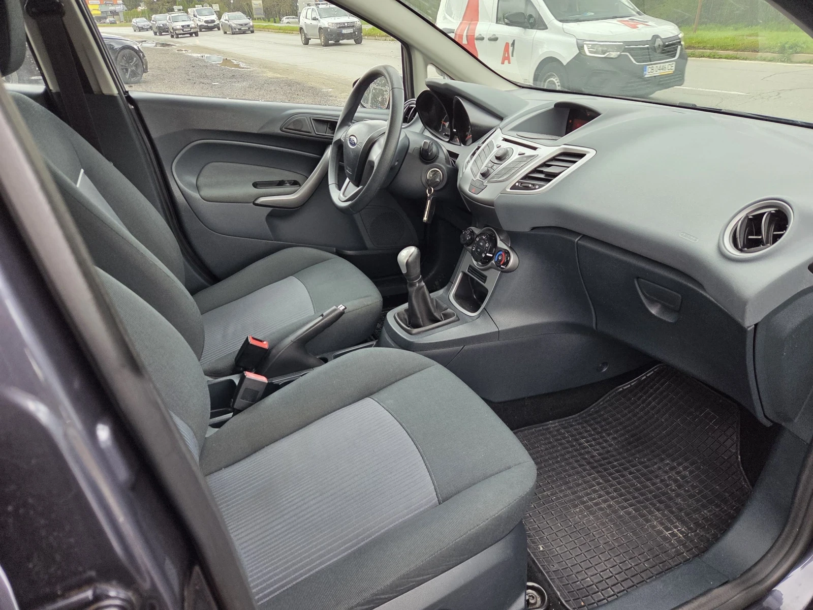 Ford Fiesta 1, 4 dizel 68 hp, снимка 11 - Автомобили и джипове - 54077035