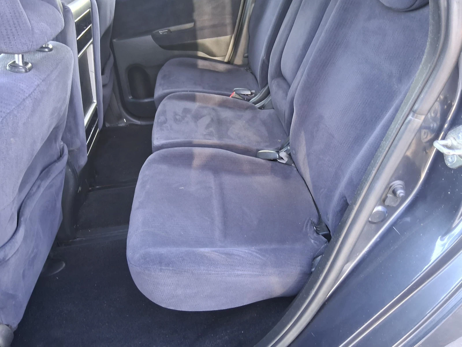 Honda Fr-v 1.8 като нова , снимка 8 - Автомобили и джипове - 54157523