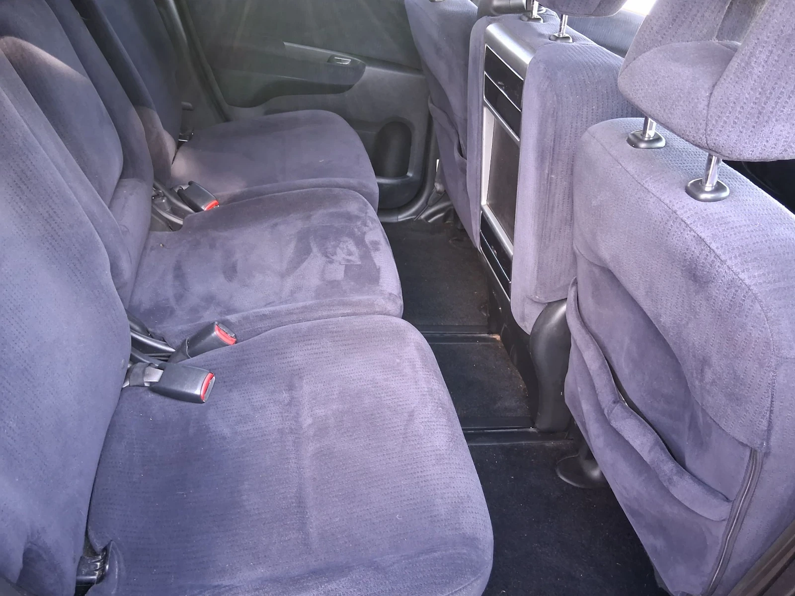 Honda Fr-v 1.8 като нова , снимка 13 - Автомобили и джипове - 54157523