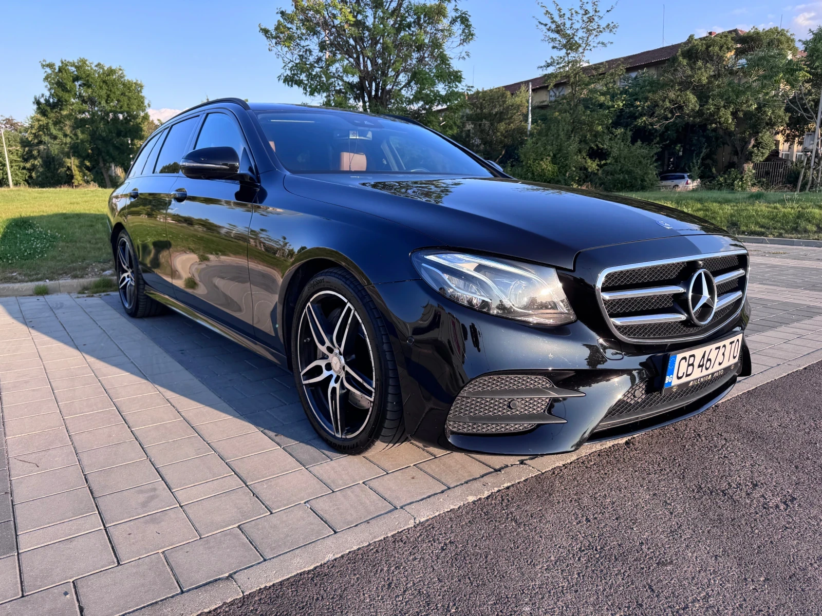 Mercedes-Benz E 350 AMG* 360 CAM* CarPlay* Multibeam* Burmester, снимка 3 - Автомобили и джипове - 55945313