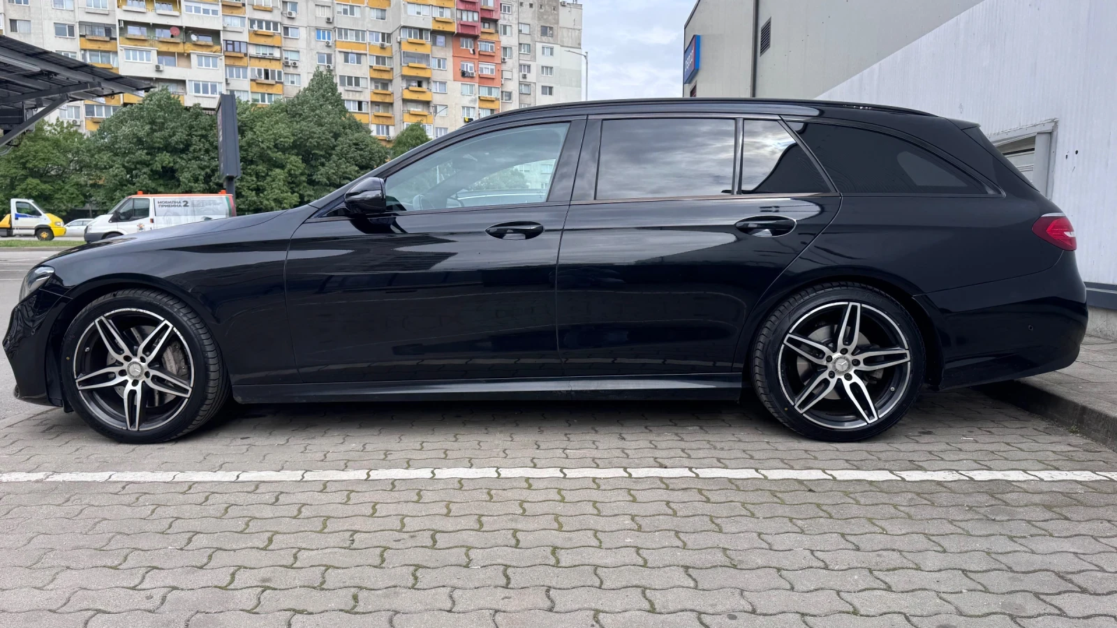 Mercedes-Benz E 350 AMG* 360 CAM* CarPlay* Multibeam* Burmester, снимка 4 - Автомобили и джипове - 54371312