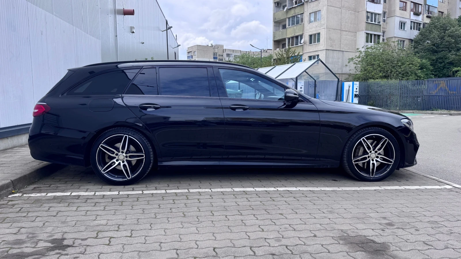 Mercedes-Benz E 350 AMG* 360 CAM* CarPlay* Multibeam* Burmester, снимка 8 - Автомобили и джипове - 54371312