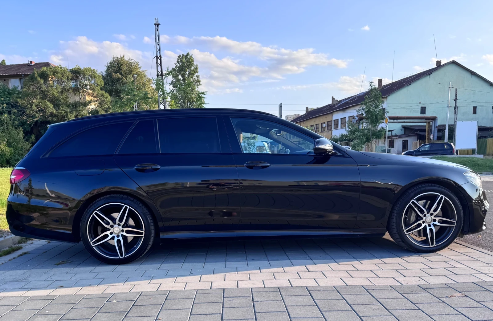 Mercedes-Benz E 350 AMG* 360 CAM* CarPlay* Multibeam* Burmester, снимка 4 - Автомобили и джипове - 55945313