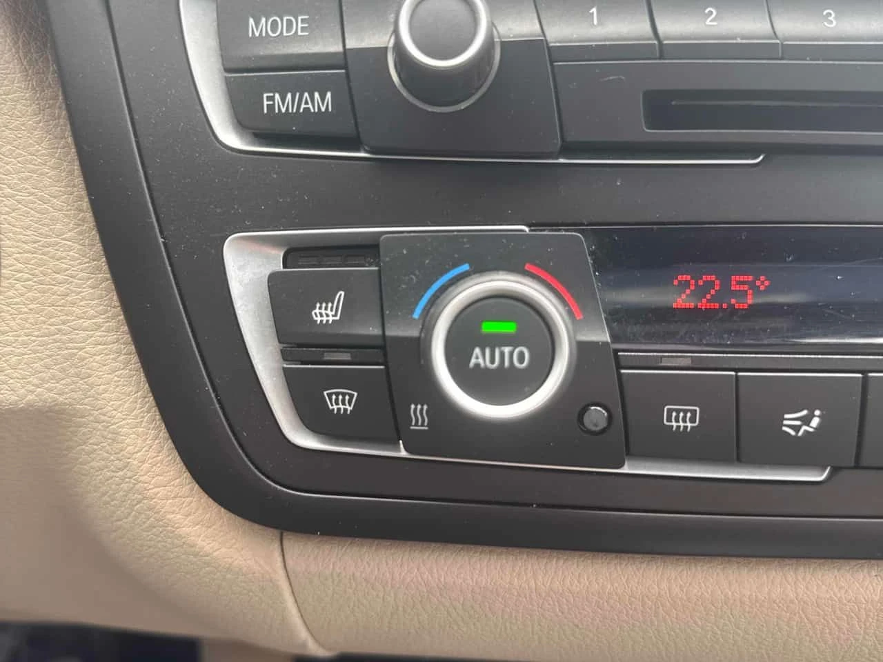BMW 335 * xDrive * SAT * ПОДГРЕВИ * КАМЕРА * ПАМЕТ, снимка 10 - Автомобили и джипове - 54460378