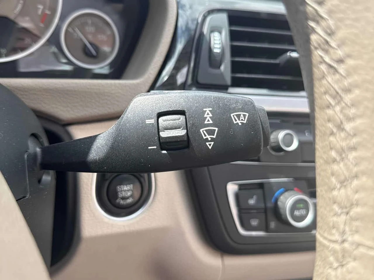 BMW 335 * xDrive * SAT * ПОДГРЕВИ * КАМЕРА * ПАМЕТ, снимка 13 - Автомобили и джипове - 54460378