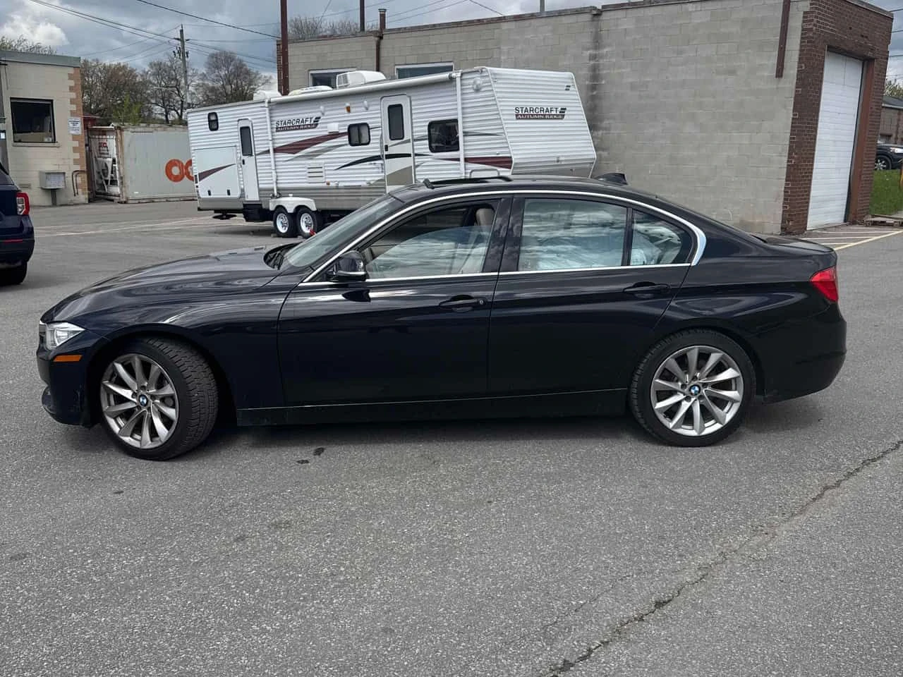 BMW 335 * xDrive * SAT * ПОДГРЕВИ * КАМЕРА * ПАМЕТ, снимка 2 - Автомобили и джипове - 54460378