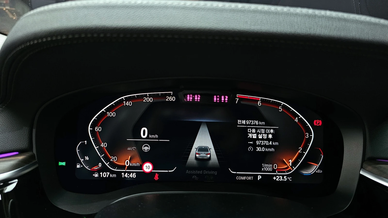 BMW 530 i Luxury| HUD| Distronic| Ventilated Seats, снимка 7 - Автомобили и джипове - 54639360