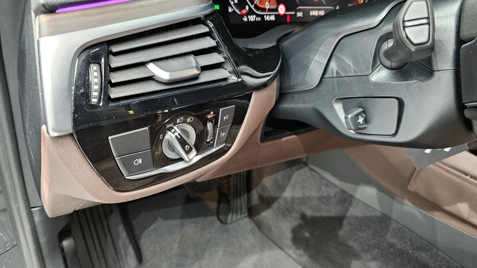 BMW 530 i Luxury| HUD| Distronic| Ventilated Seats, снимка 15 - Автомобили и джипове - 54639360