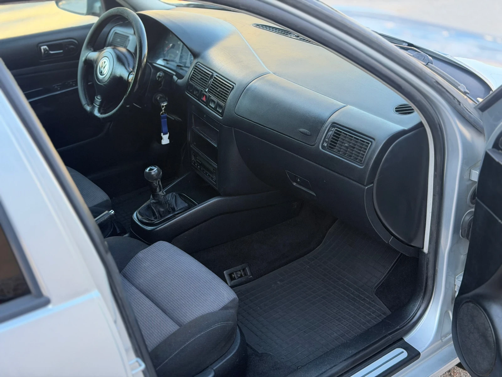 VW Golf 1.9 TDI, снимка 10 - Автомобили и джипове - 54918172