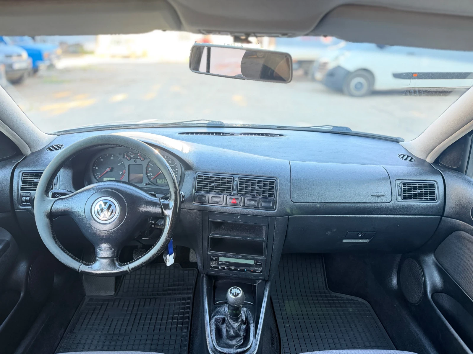 VW Golf 1.9 TDI, снимка 9 - Автомобили и джипове - 54918172