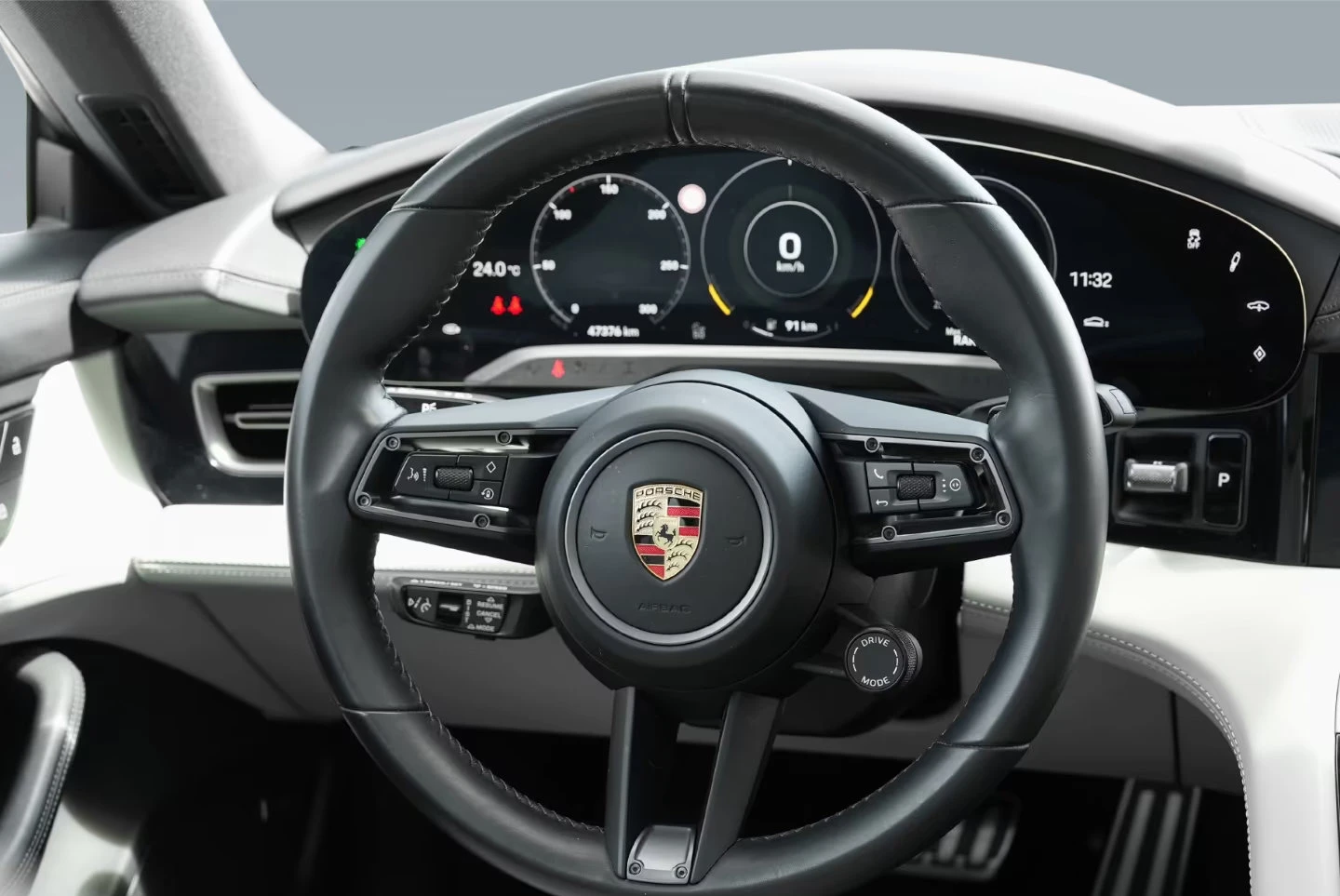 Porsche Taycan 4S/571HP/3SCREEN/360/PANO/CHRONO/BOSE/NIGHT/505z, снимка 6 - Автомобили и джипове - 55103992