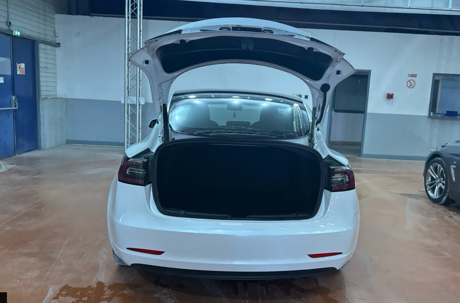 Tesla Model 3 Standard Range Plus, снимка 8 - Автомобили и джипове - 55335864
