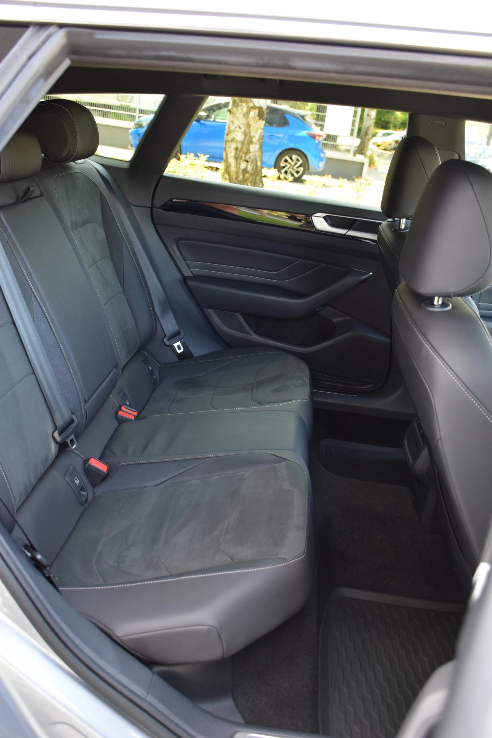 VW Arteon Shooting Brake R-Line 2.0 TSI DSG, снимка 10 - Автомобили и джипове - 55423038