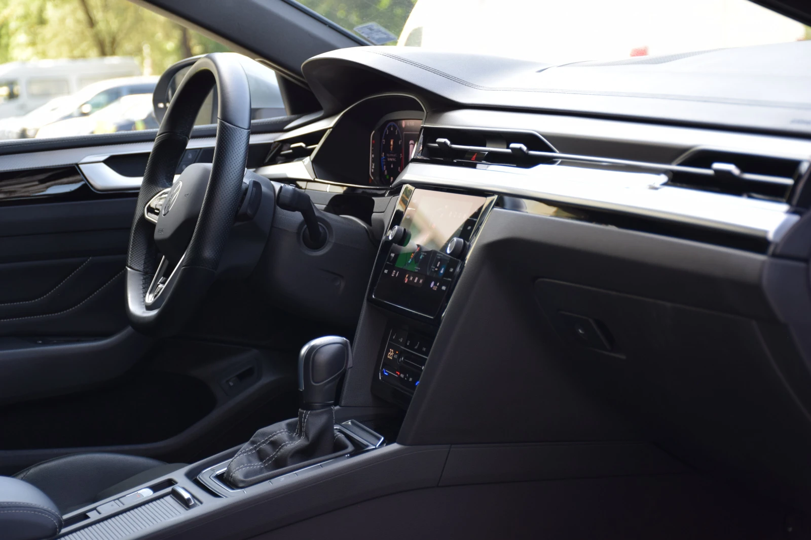 VW Arteon Shooting Brake R-Line 2.0 TSI DSG, снимка 13 - Автомобили и джипове - 55423038