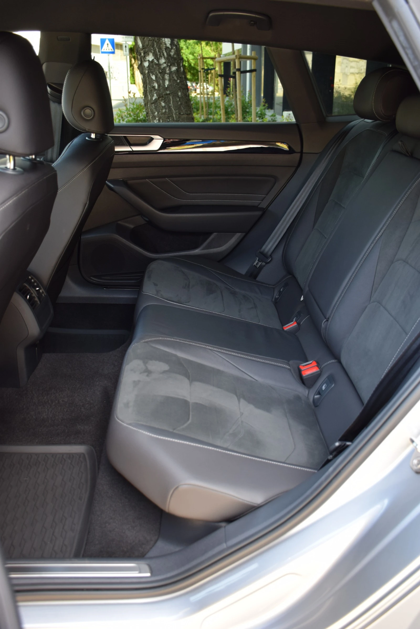 VW Arteon Shooting Brake R-Line 2.0 TSI DSG, снимка 9 - Автомобили и джипове - 55423038