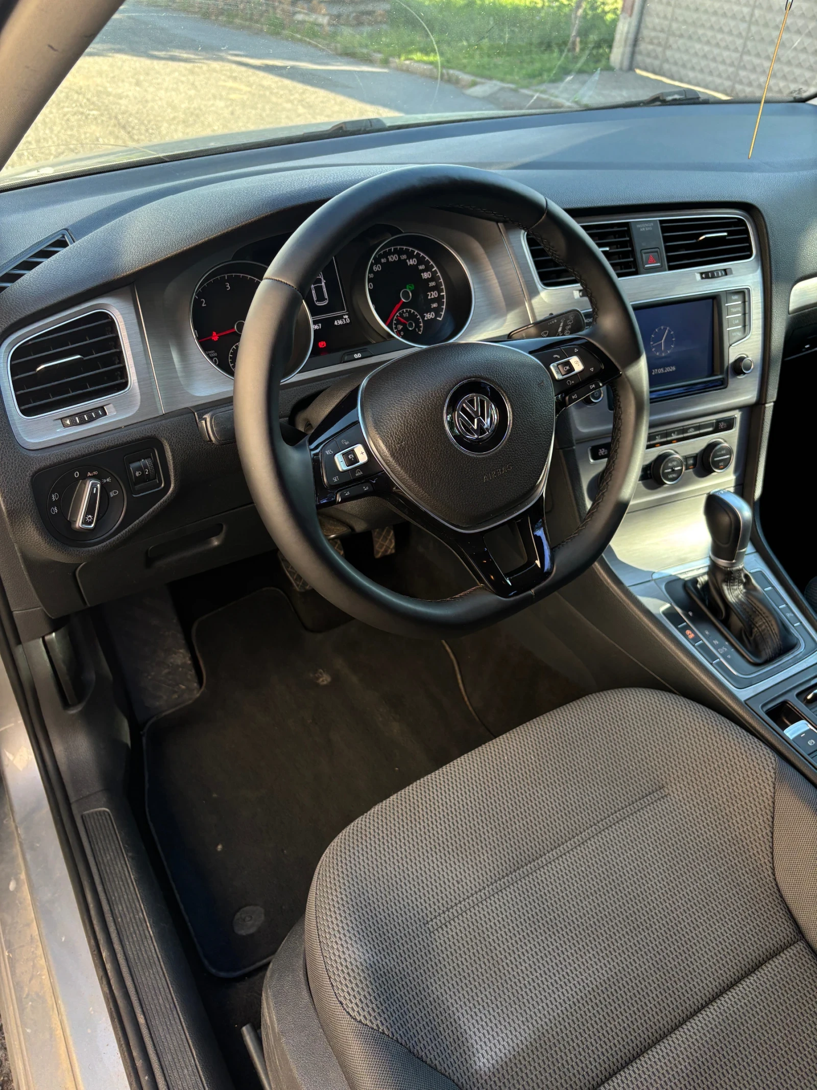 VW Golf 1.6 TDI, снимка 9 - Автомобили и джипове - 55850028
