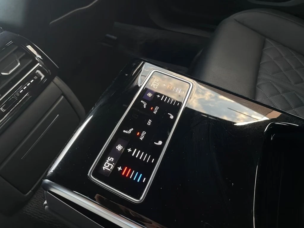 Audi A8 50 TDI / S-LINE/ CARBON/ BLACK OPTIC/ MATRIX/ HUD, снимка 13 - Автомобили и джипове - 55988303