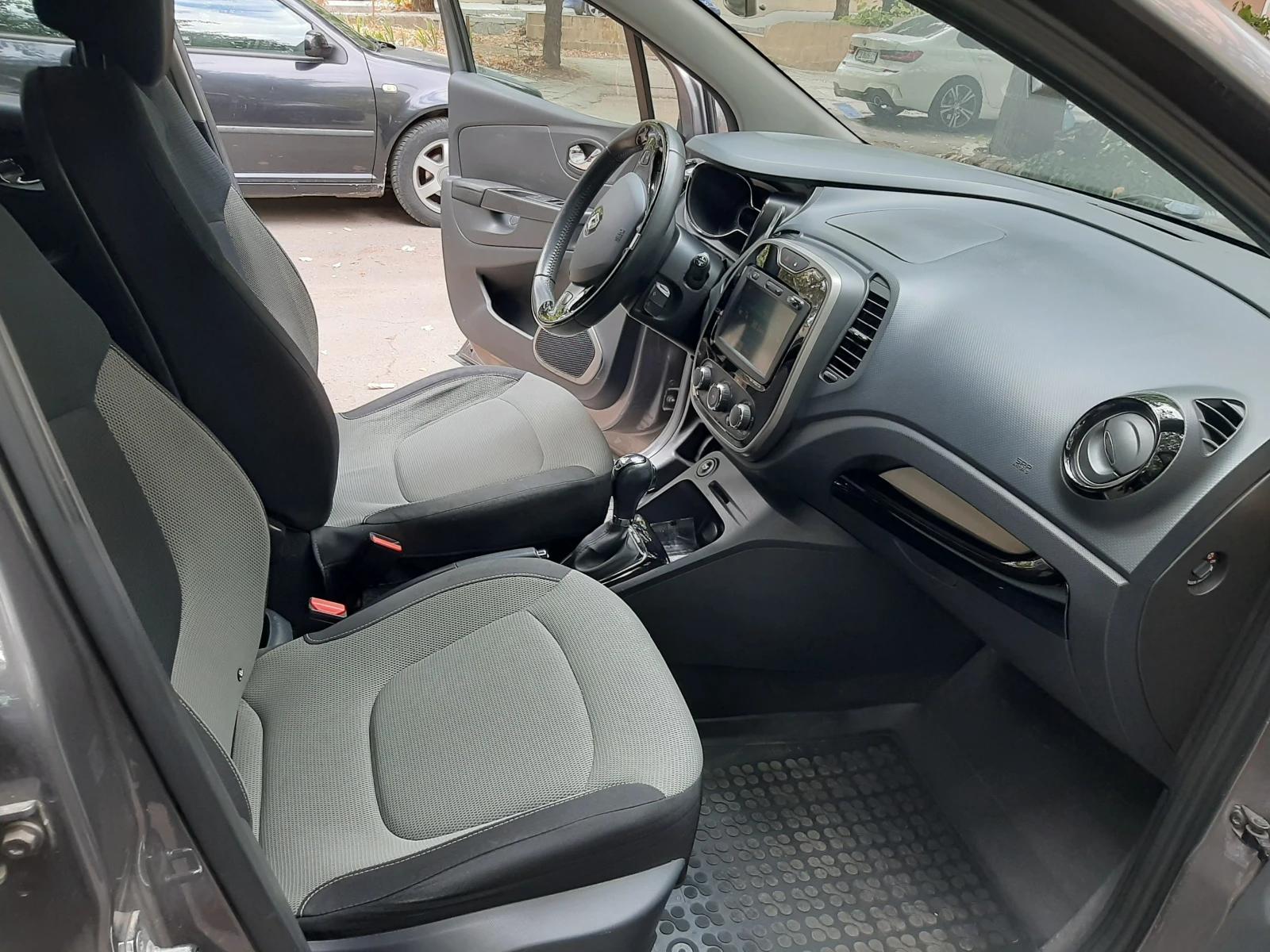 Renault Captur, снимка 7 - Автомобили и джипове - 56301106