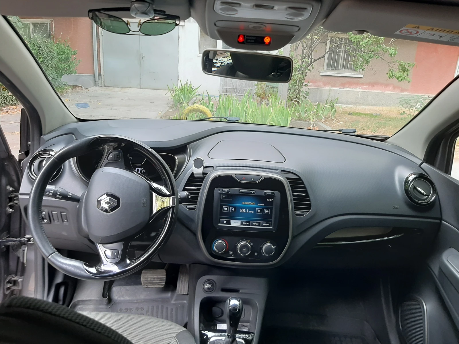 Renault Captur, снимка 5 - Автомобили и джипове - 56301106