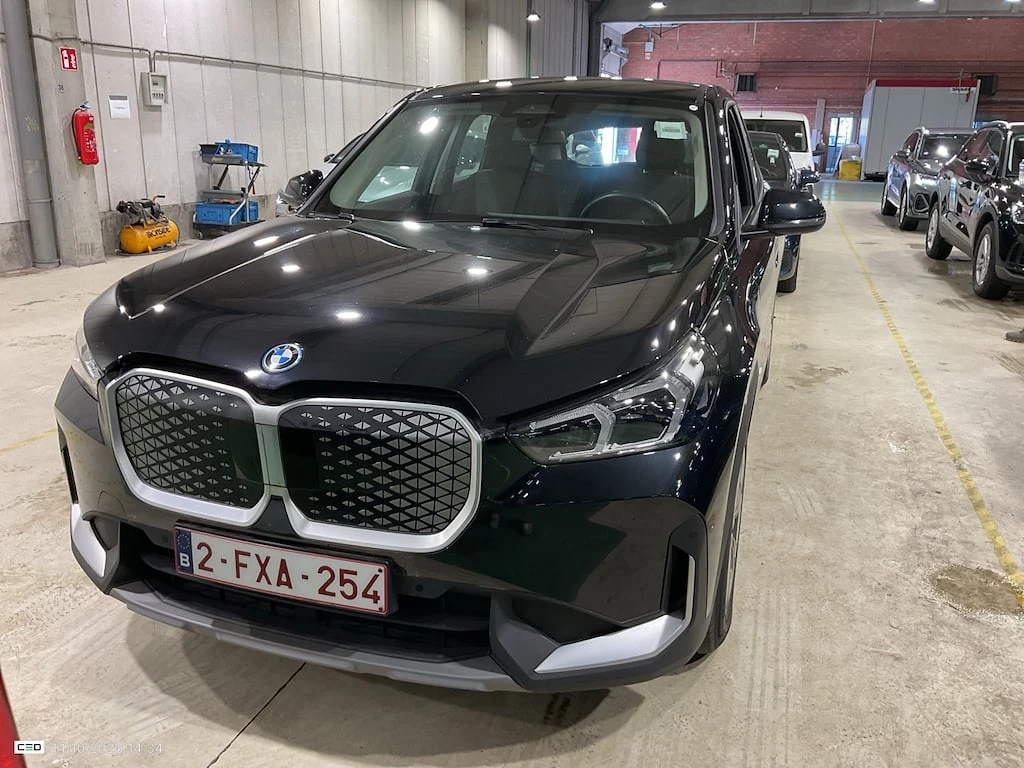 BMW iX1 eDrive20 LED Navi 100% SoH, снимка 2 - Автомобили и джипове - 56620167