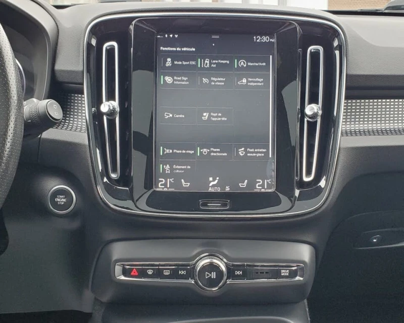 Volvo XC40 T5* R-DESIGN* ПОДГРЕВ* КАМЕРА* ПАНОРАМА* КЕЙЛЕС, снимка 11 - Автомобили и джипове - 53455853