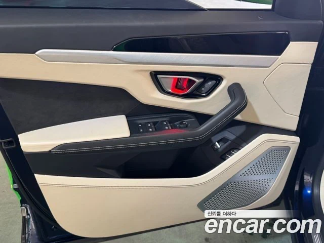 Lamborghini Urus, снимка 11 - Автомобили и джипове - 54263532