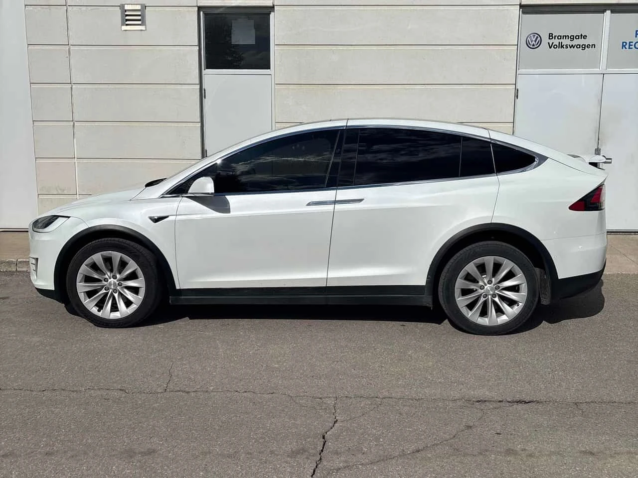 Tesla Model X * AWD * CARFAX * БЕЗ ПЪРВОНАЧАЛНА ВНОСКА, снимка 2 - Автомобили и джипове - 54679773