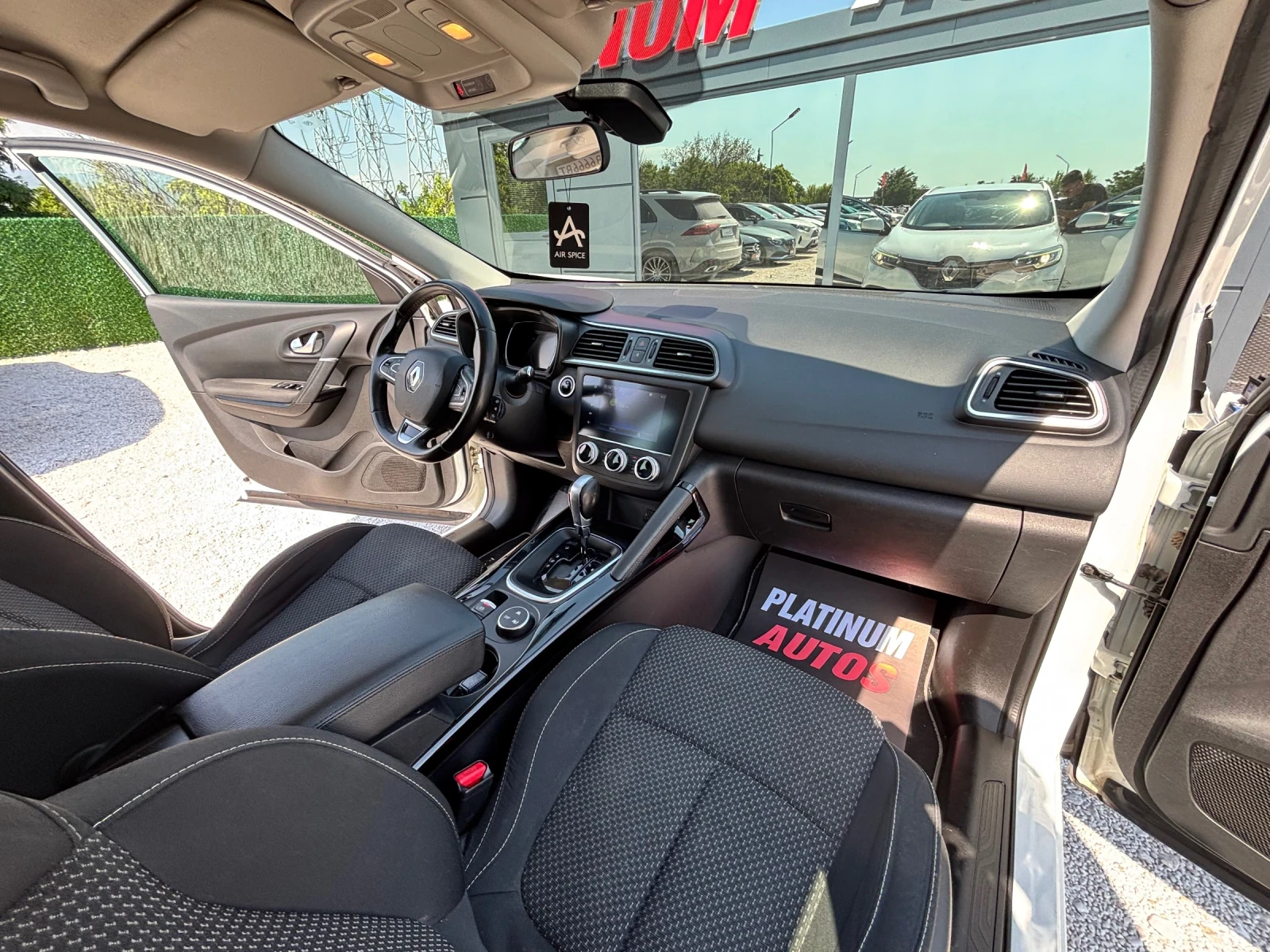 Renault Kadjar 1.5D/NAVI/LED/KEYLESS/ЕВРО 6 , снимка 6 - Автомобили и джипове - 55103294