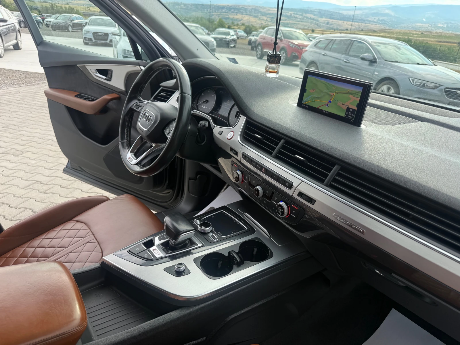 Audi SQ7 SQ7 Напълно обслужена !!! Собствен лизинг !!!, снимка 12 - Автомобили и джипове - 55228603