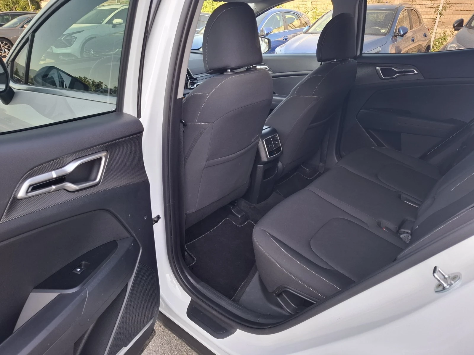 Kia Sportage 1.6 crdi 2WD Comfort, снимка 7 - Автомобили и джипове - 56110602