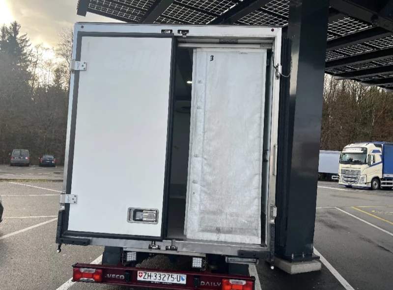 Iveco Daily 35s16* ХЛАДИЛЕН* КЛИМАТРОНИК* ШВЕЙЦАРИЯ* , снимка 4 - Бусове и автобуси - 53090081