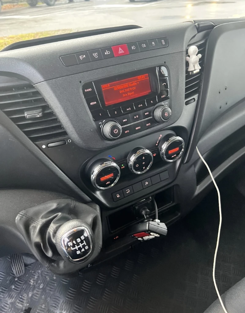 Iveco Daily 35s16* ХЛАДИЛЕН* КЛИМАТРОНИК* ШВЕЙЦАРИЯ* , снимка 3 - Бусове и автобуси - 53090081