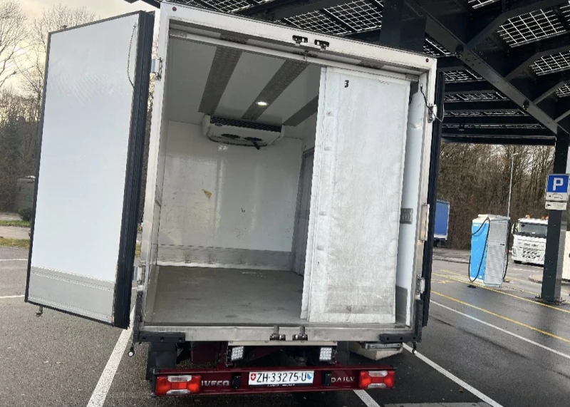 Iveco Daily 35s16* ХЛАДИЛЕН* КЛИМАТРОНИК* ШВЕЙЦАРИЯ* , снимка 6 - Бусове и автобуси - 53090081