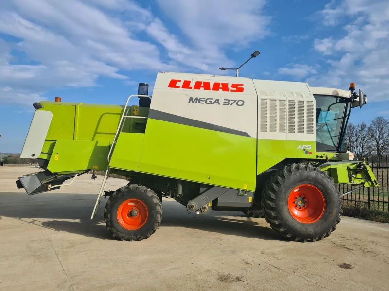 Комбайн Claas Mega 370, снимка 2 - Селскостопанска техника - 49498299