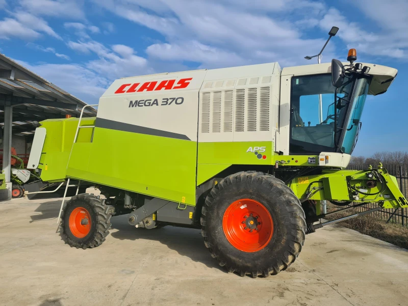 Комбайн Claas Mega 370, снимка 1 - Селскостопанска техника - 49498299