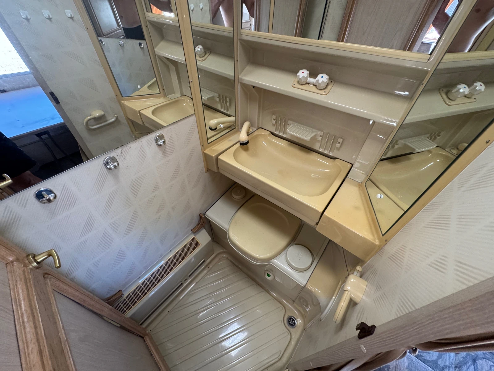  Adria | Mobile.bg   15