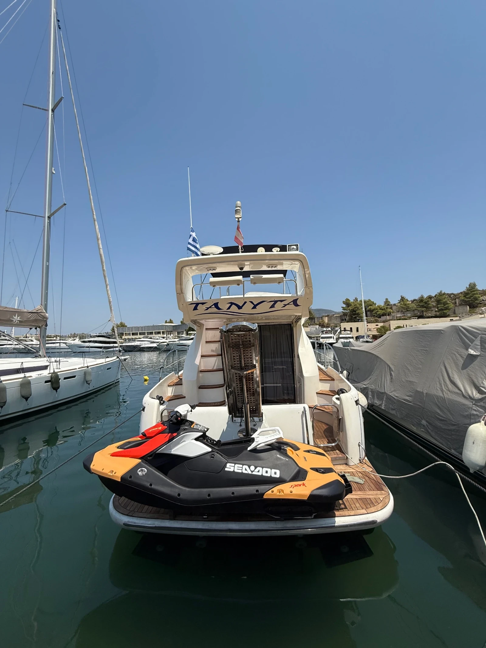Моторна яхта Azimut 42 FLY - изображение 2