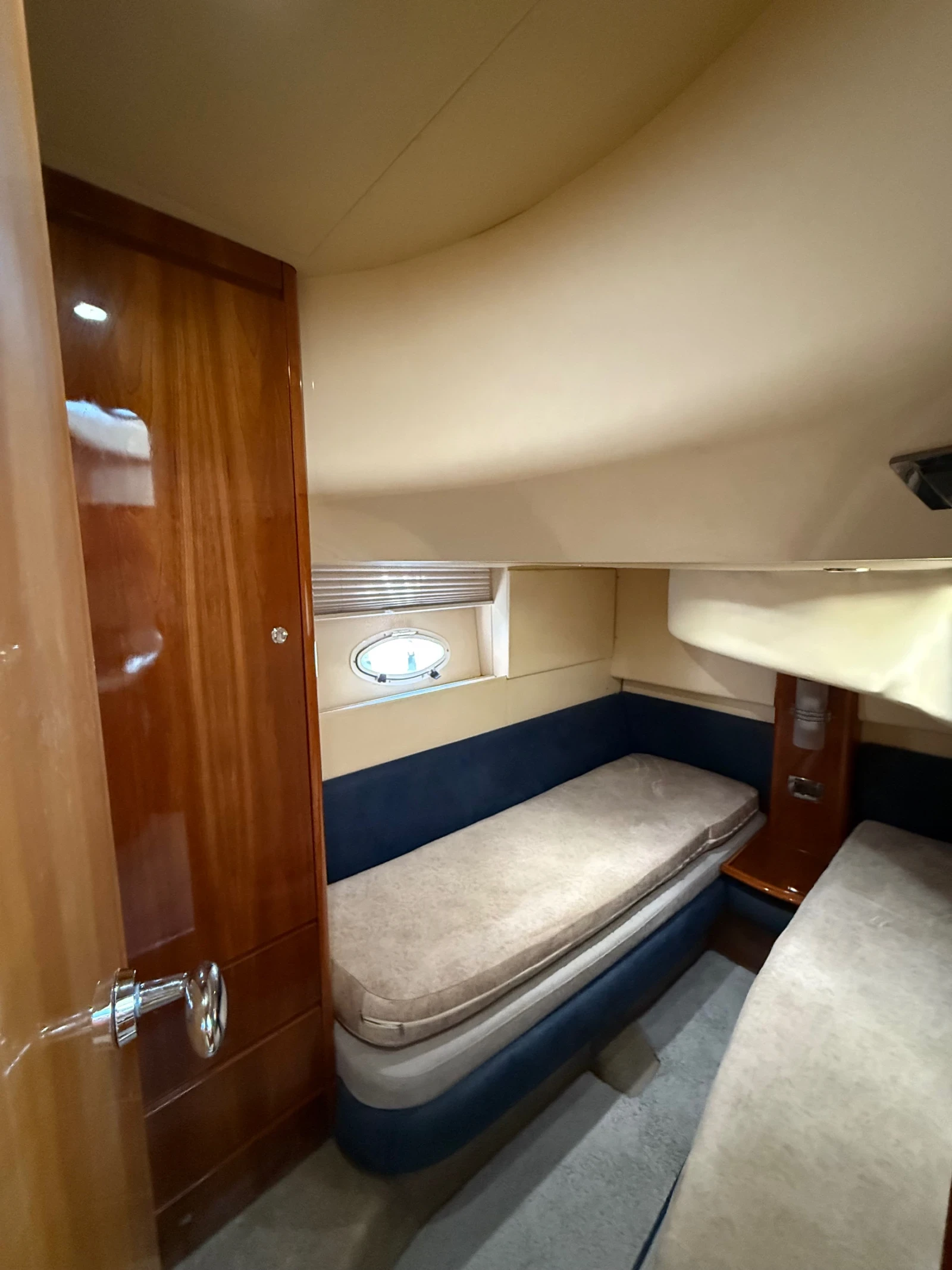 Моторна яхта Azimut 42 FLY - изображение 7