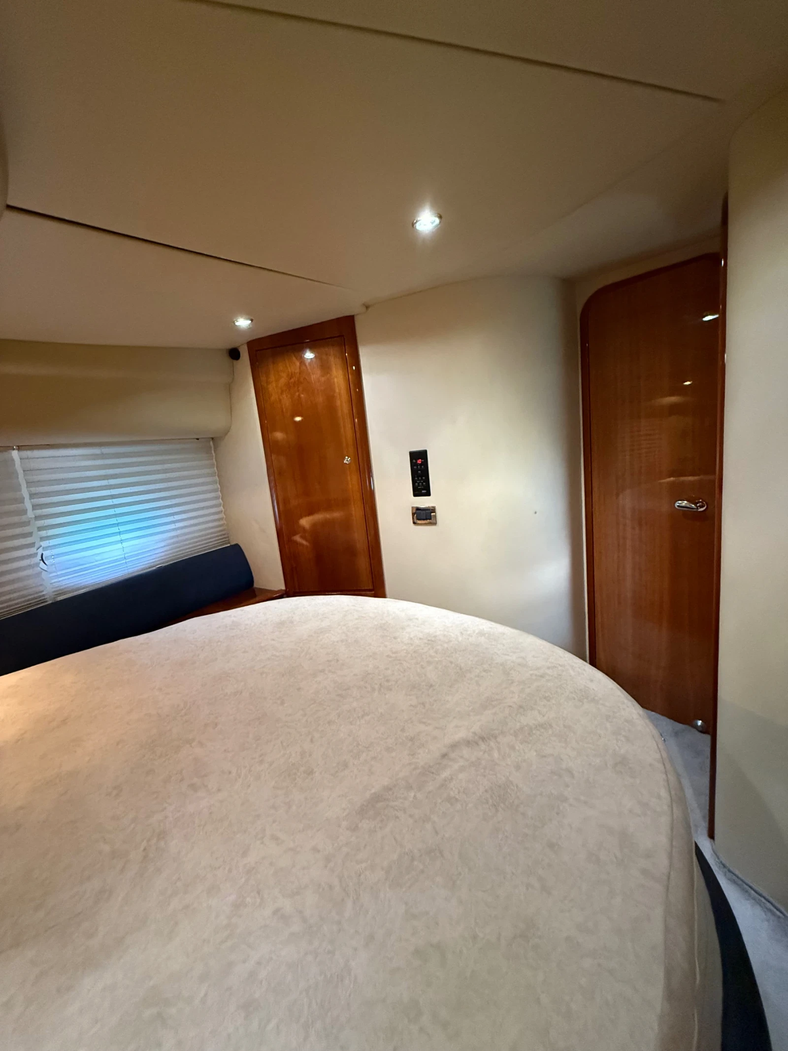 Моторна яхта Azimut 42 FLY - изображение 6