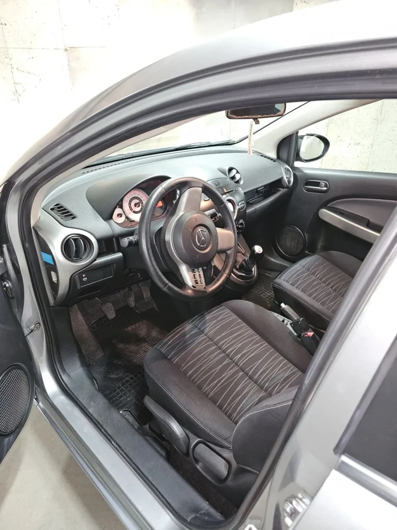 Mazda 2, снимка 4 - Автомобили и джипове - 47568898