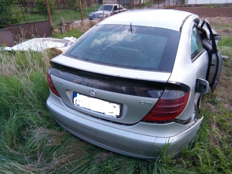 Mercedes-Benz C 220 2.2 CDI, снимка 2 - Автомобили и джипове - 52830091
