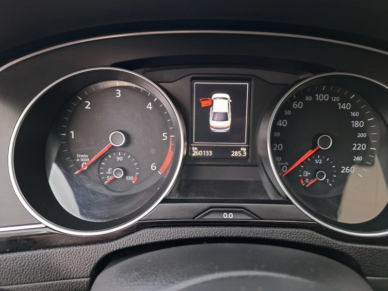 VW Passat Седан, снимка 8 - Автомобили и джипове - 52686150