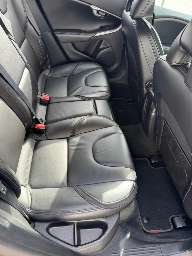 Volvo V40 Cross Country 2.0 D2 Ocean Race , снимка 11 - Автомобили и джипове - 52378783