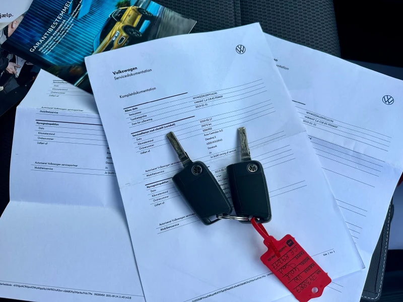 VW Golf 1.6 TDI :: DISTRONIK::ПЪРВИ СОБСТВЕНИК, снимка 11 - Автомобили и джипове - 52735300