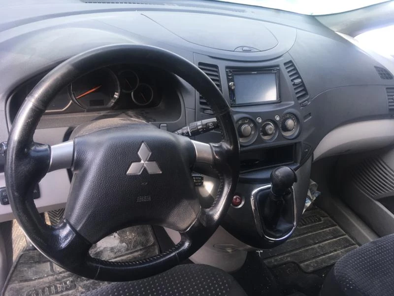 Mitsubishi Grandis 2.0D, снимка 4 - Автомобили и джипове - 32297876