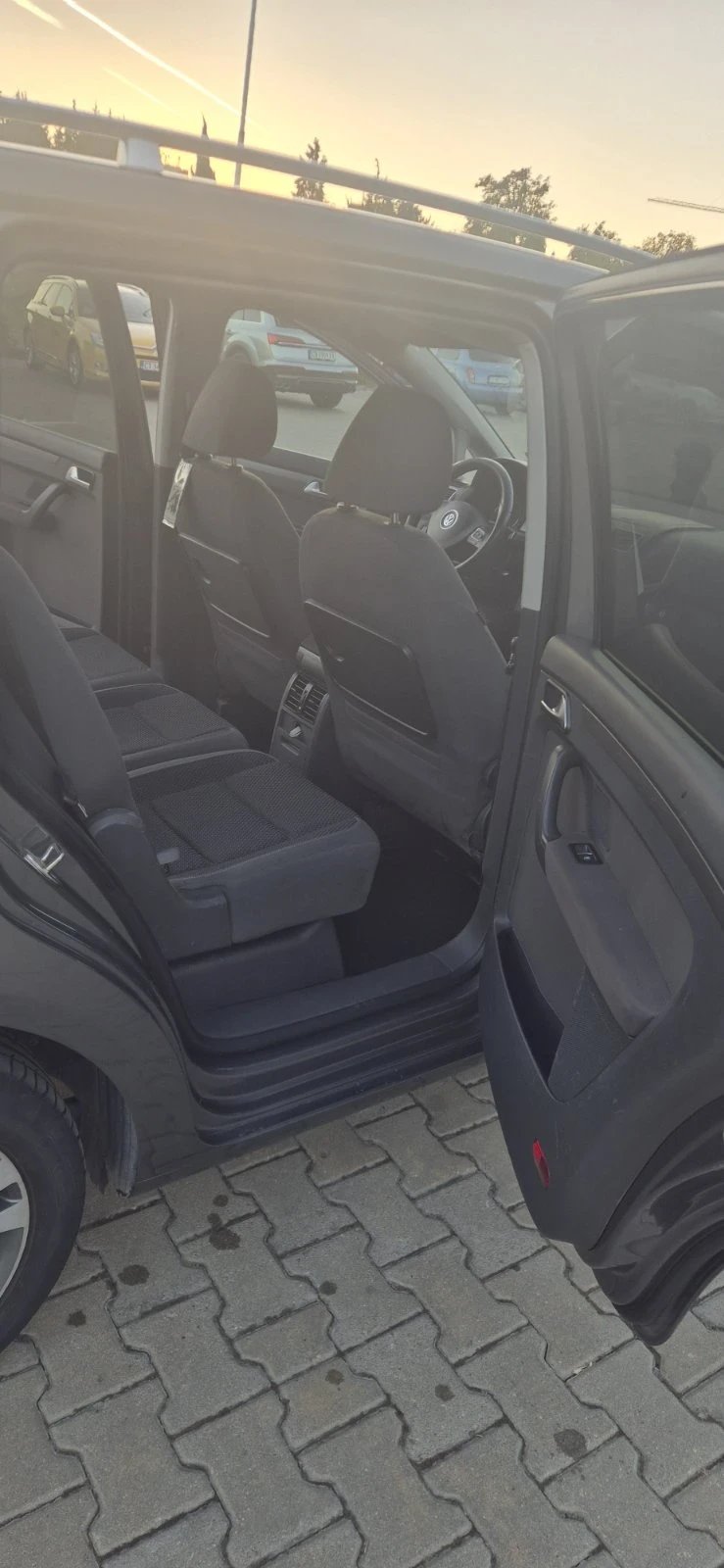 VW Touran 1Т3, снимка 5 - Автомобили и джипове - 56350404
