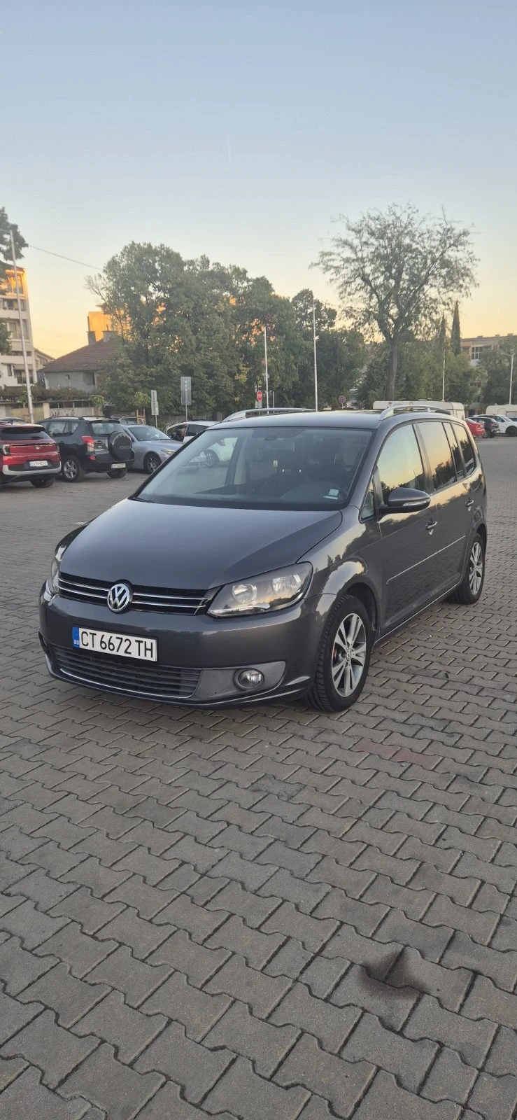 VW Touran 1Т3, снимка 16 - Автомобили и джипове - 56350404