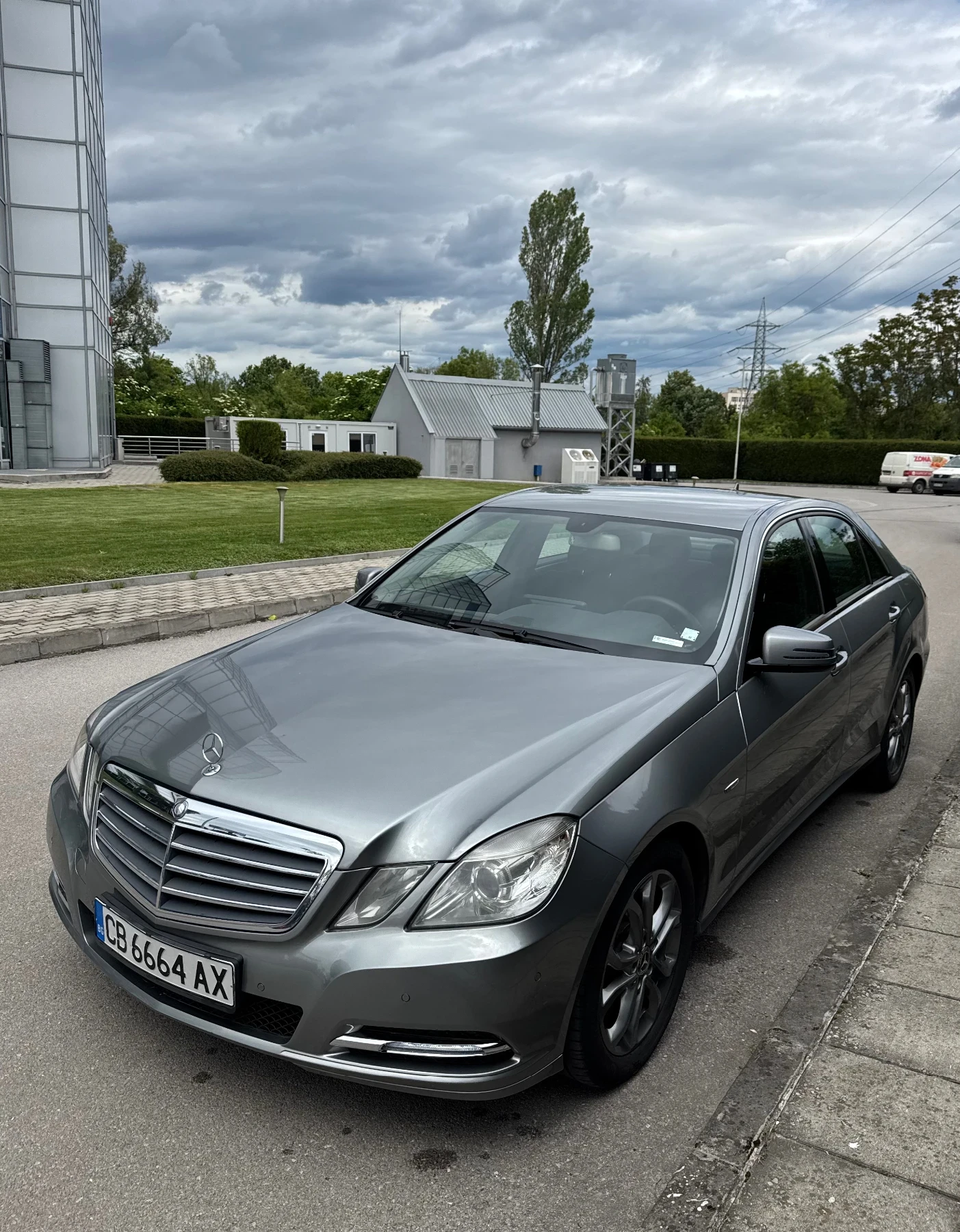 Mercedes-Benz E 220  - изображение 8