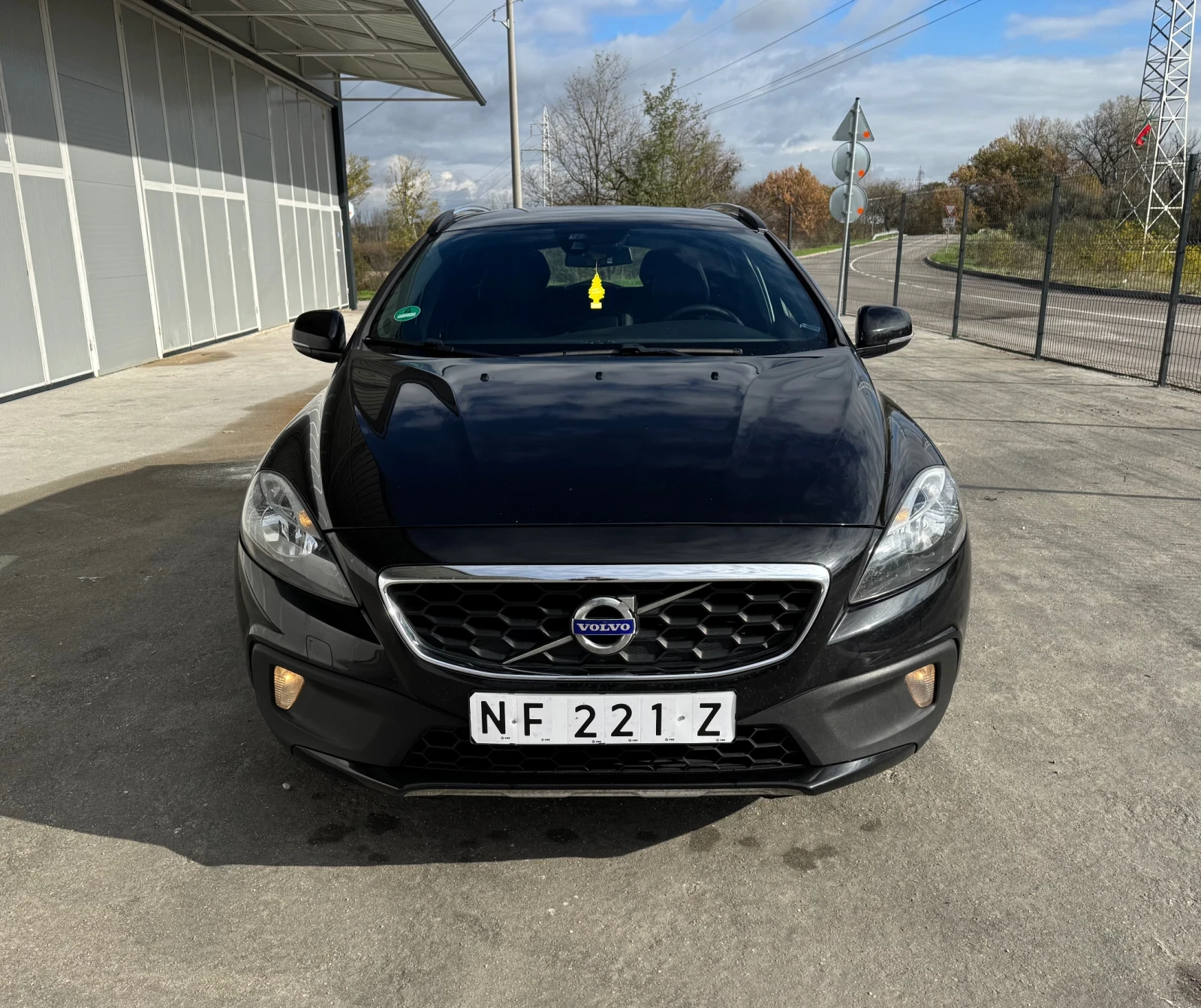 Volvo V40 Cross Country 2.0 D2 Ocean Race  - изображение 2